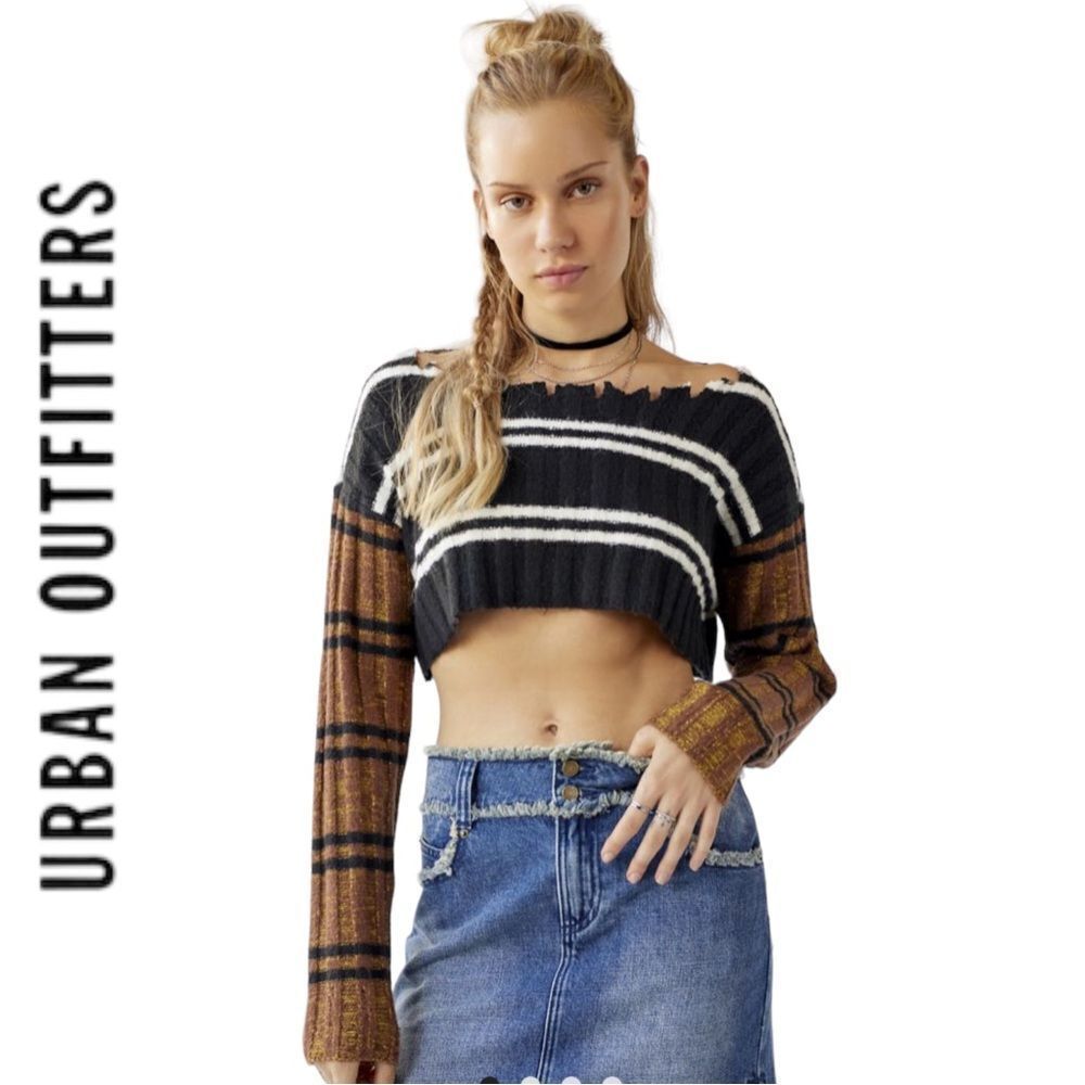 NEW BDG UO Urban Outfitters Wionna Distressed Cropped Sweater M